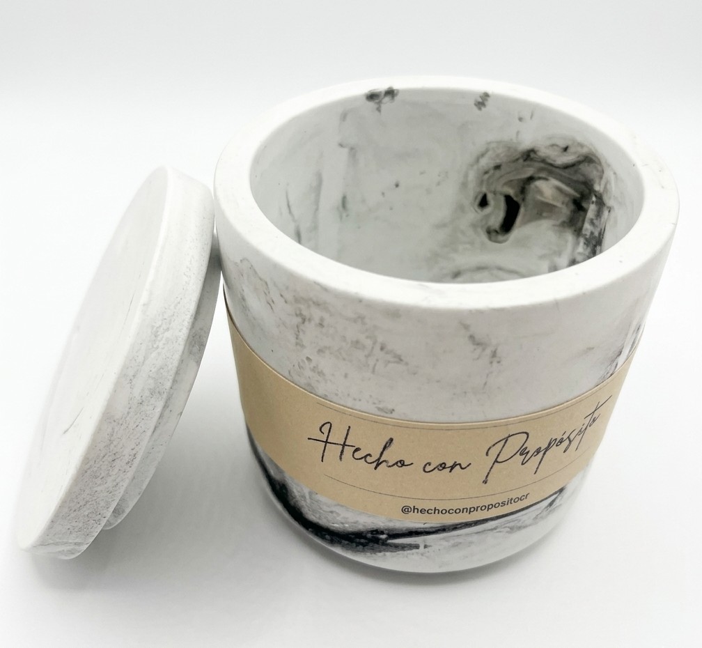 Detalle envase liso veta negra